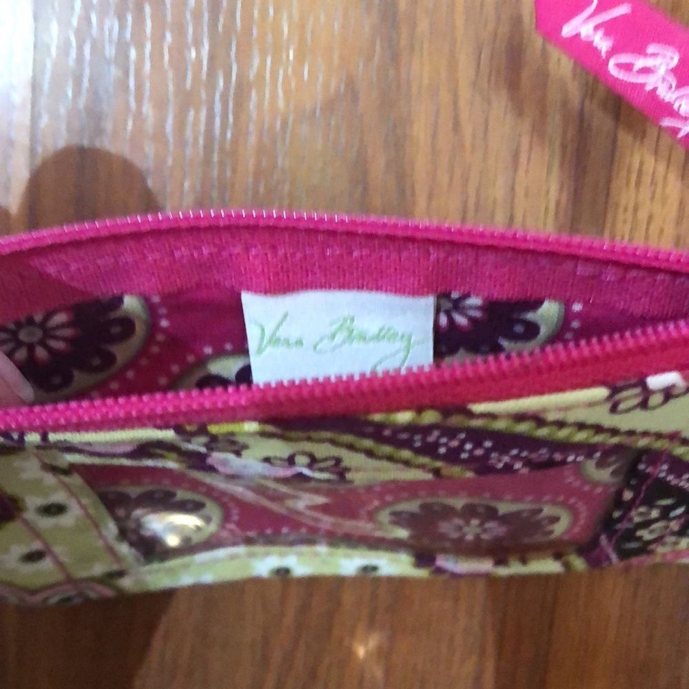 NWT Vera Bradley very berry zip ID case keychain. - Picture 6 of 7